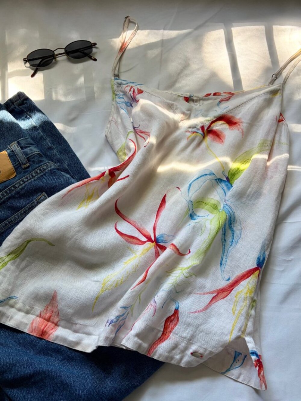 richards | size 2 | 100% linen white cami w multicolor tropical floral print